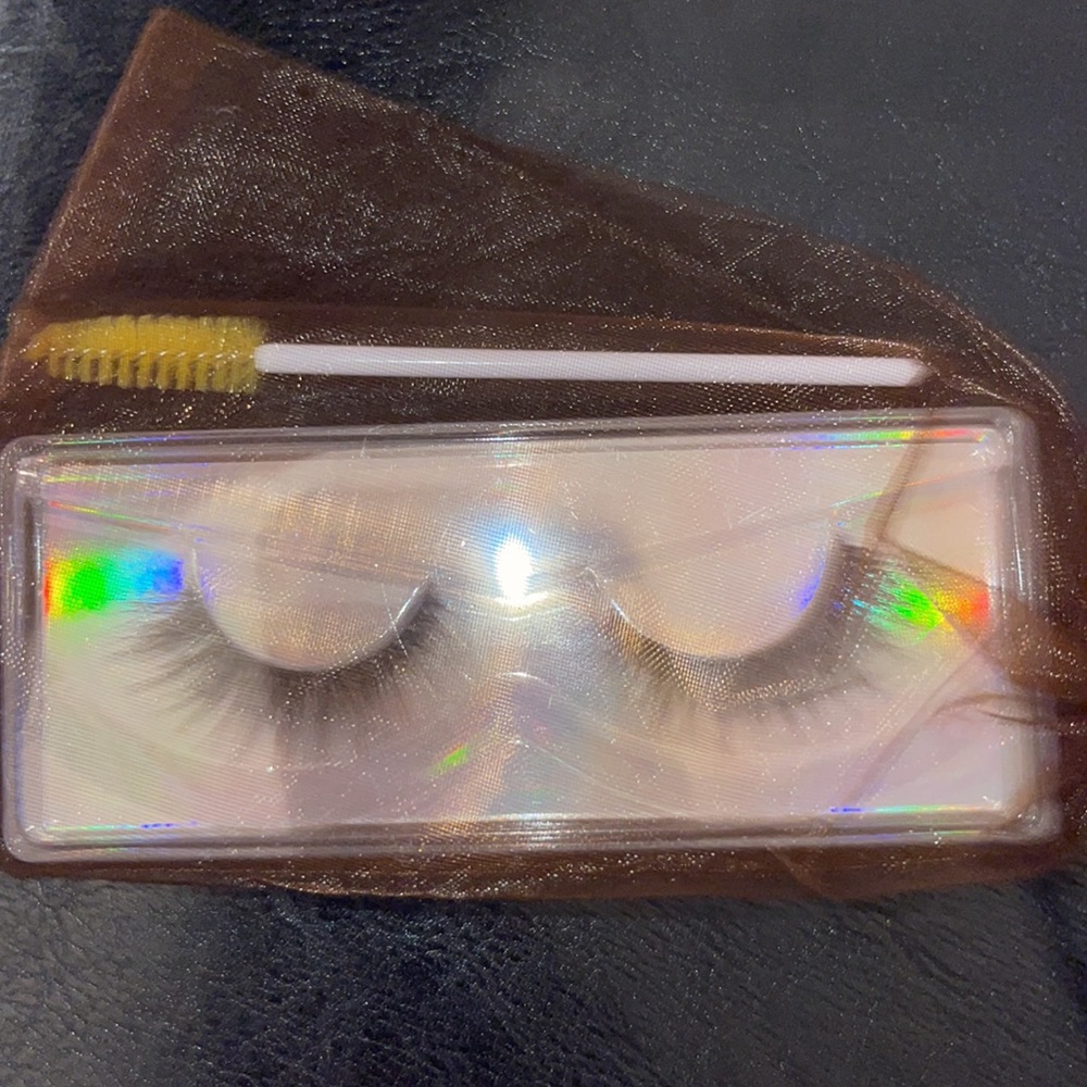False Mink Lashes - Picture 3 of 6